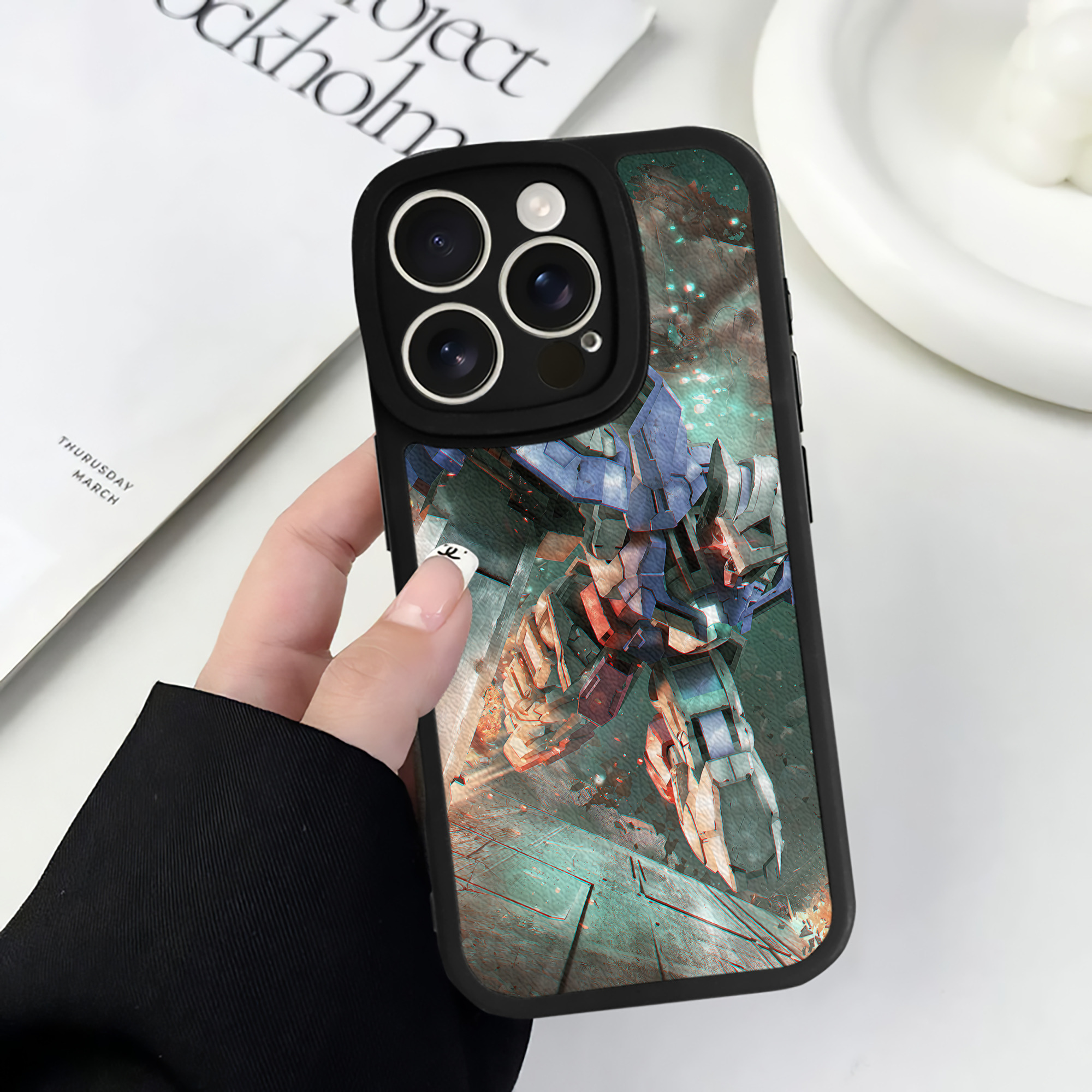 （画像用） 機動戦士ガンダム Mobile Suit Gundam 【iPhone 16シリーズ対応】シリコンスマホケース（レザー調） 材質：シリコン